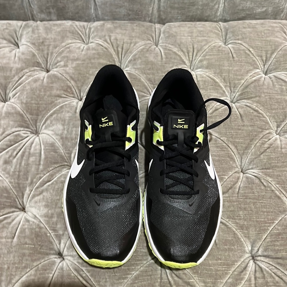 New without tags Mens Nike 10.5 athletic shoes